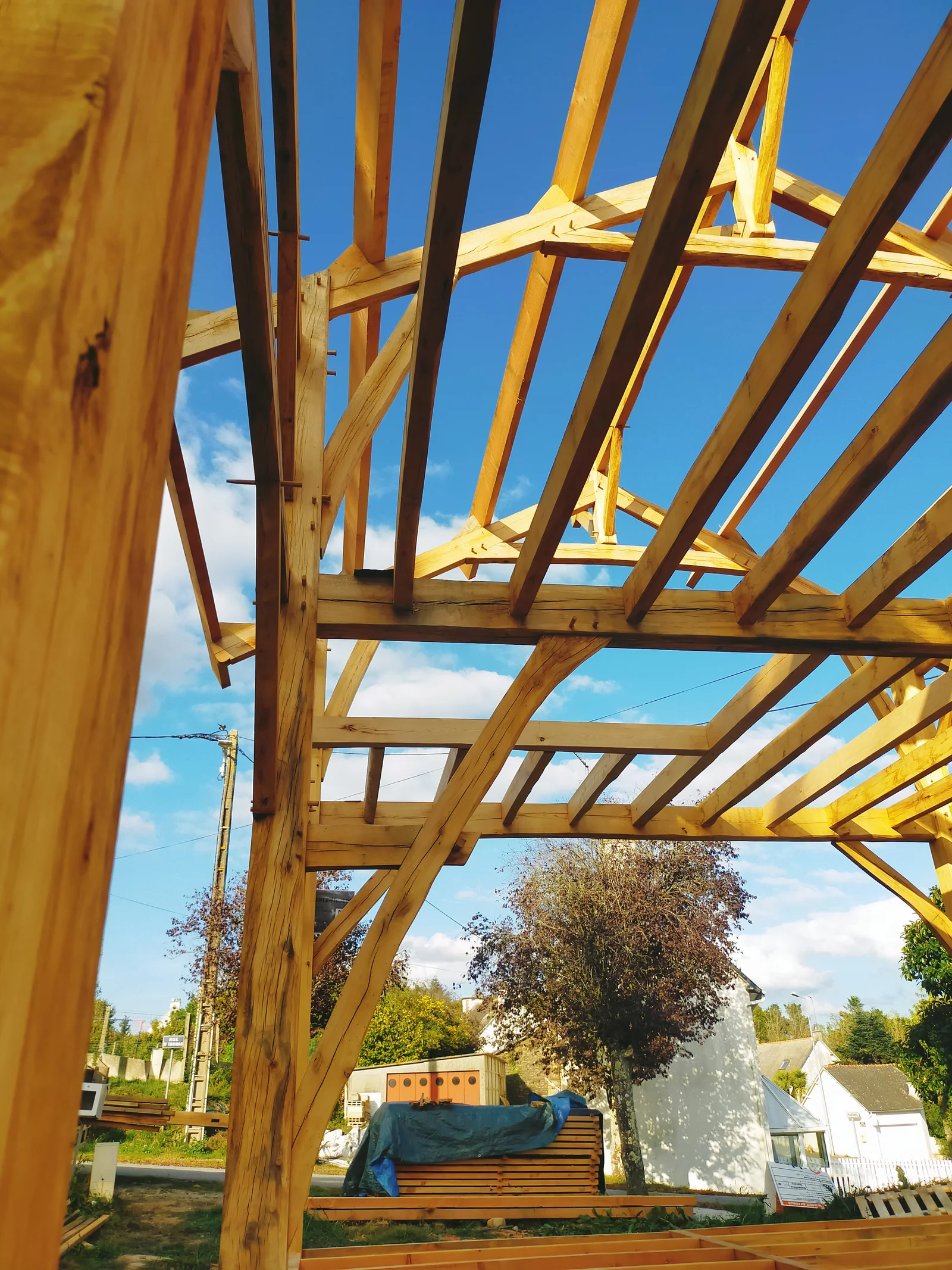 Charpente sur poteaux bois, maison à étage pour isolation paille, à Loyat, vue 13