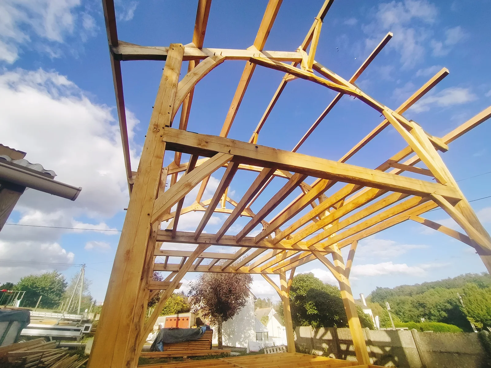 Charpente sur poteaux bois, maison à étage pour isolation paille, à Loyat, vue 14