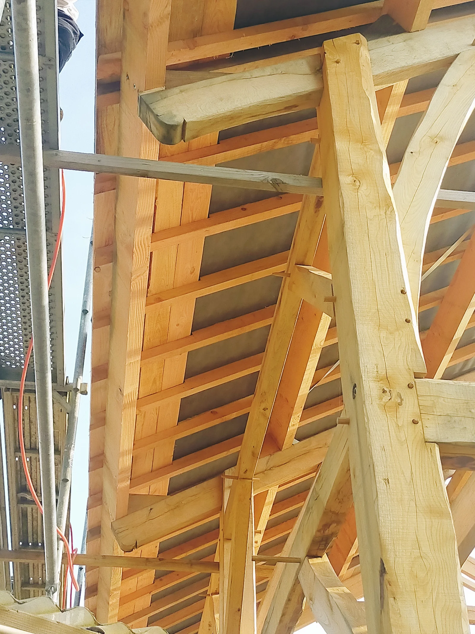 Charpente sur poteaux bois, maison à étage pour isolation paille, à Loyat, vue 15