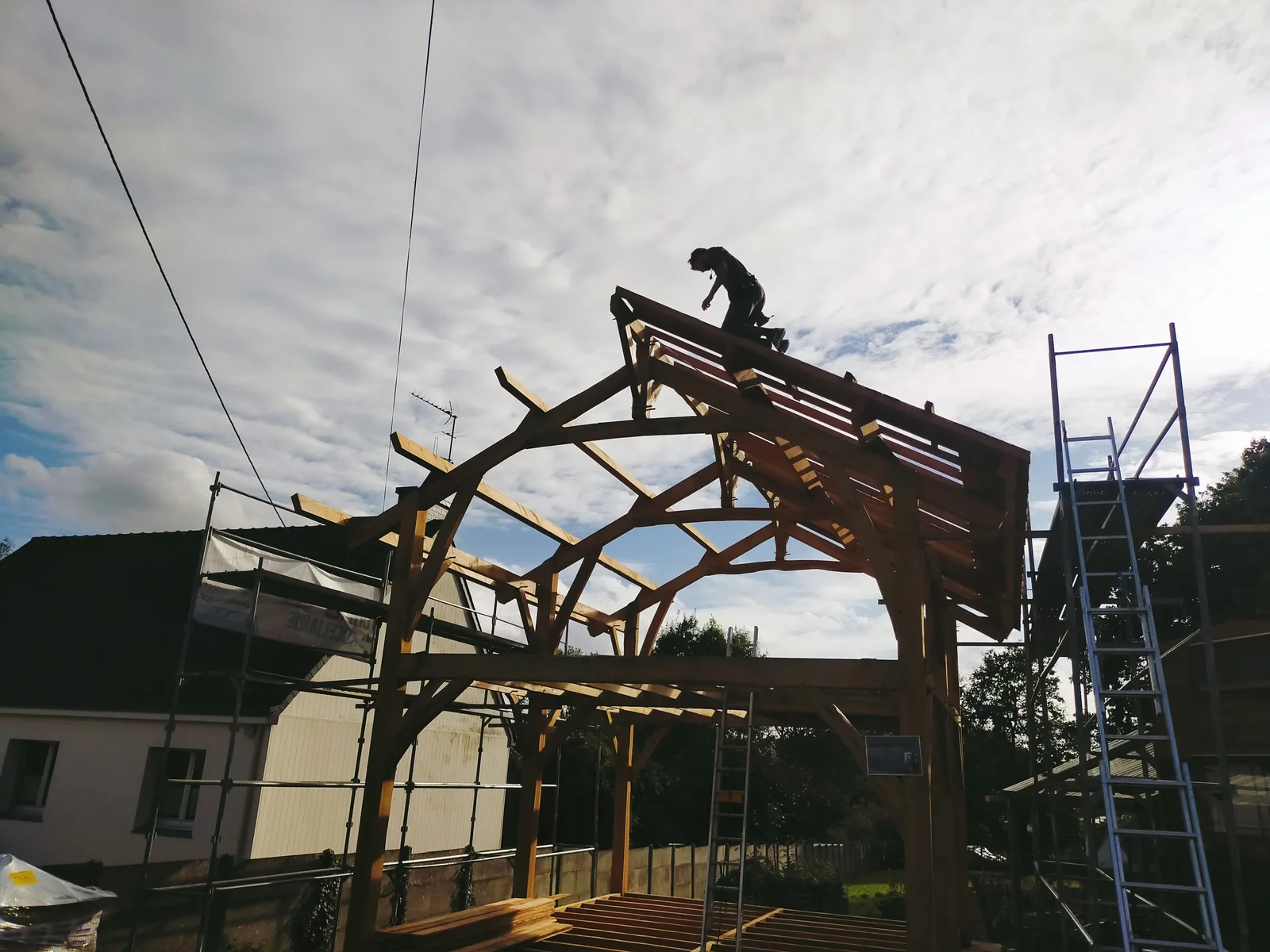 Charpente sur poteaux bois, maison à étage pour isolation paille, à Loyat, vue 16